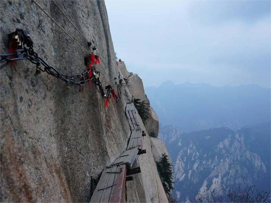 Chang-Kong-Cliff-Road-Sky-Cliff-Plank-Path-in-mount-hua-jpg Chang-Kong-Cliff-Road-Sky-Cliff-Plank-Path-in-mount-hua-jpg