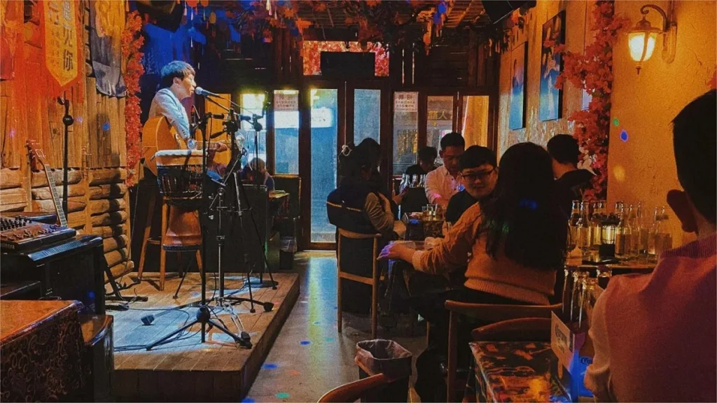 Dali-Bar-Street-1024x576-3 Dali-Bar-Street-1024x576-3