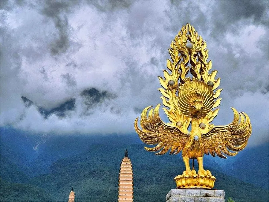 Dapeng-Golden-winged-Bird-Square-in-chongsheng-temple-dali-jpg Dapeng-Golden-winged-Bird-Square-in-chongsheng-temple-dali-jpg