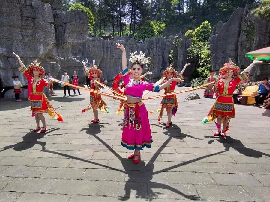 Folk-Activities-in-wansheng-stone-forest-jpeg Folk-Activities-in-wansheng-stone-forest-jpeg