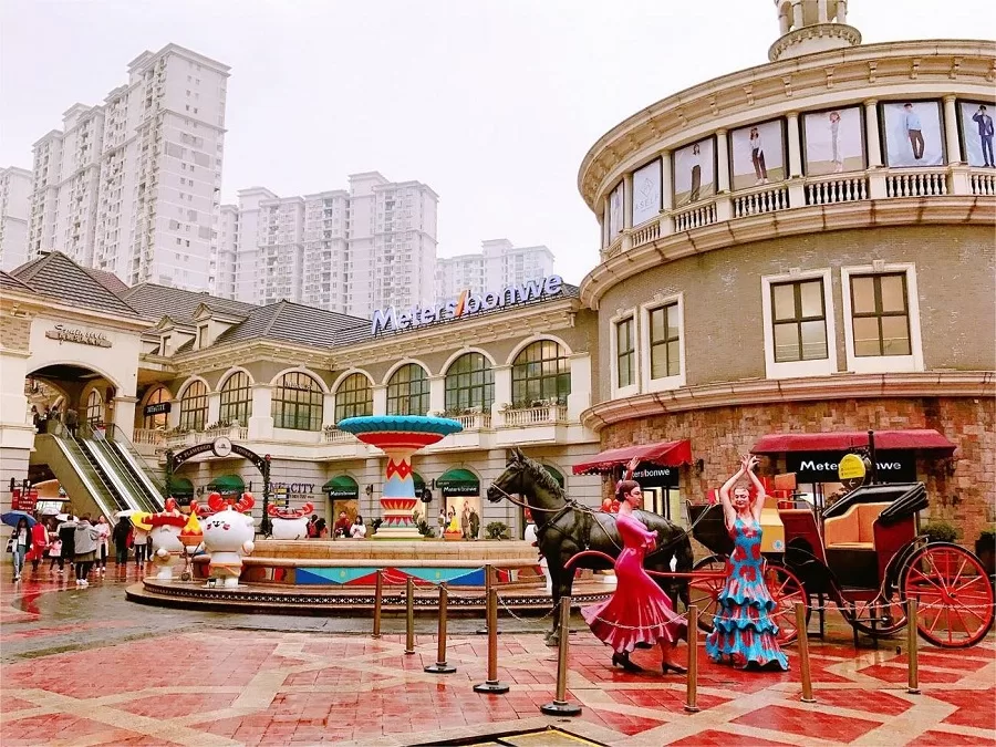 French-Themed-Street-in-guanggu-pedestrian-street-jpg French-Themed-Street-in-guanggu-pedestrian-street-jpg