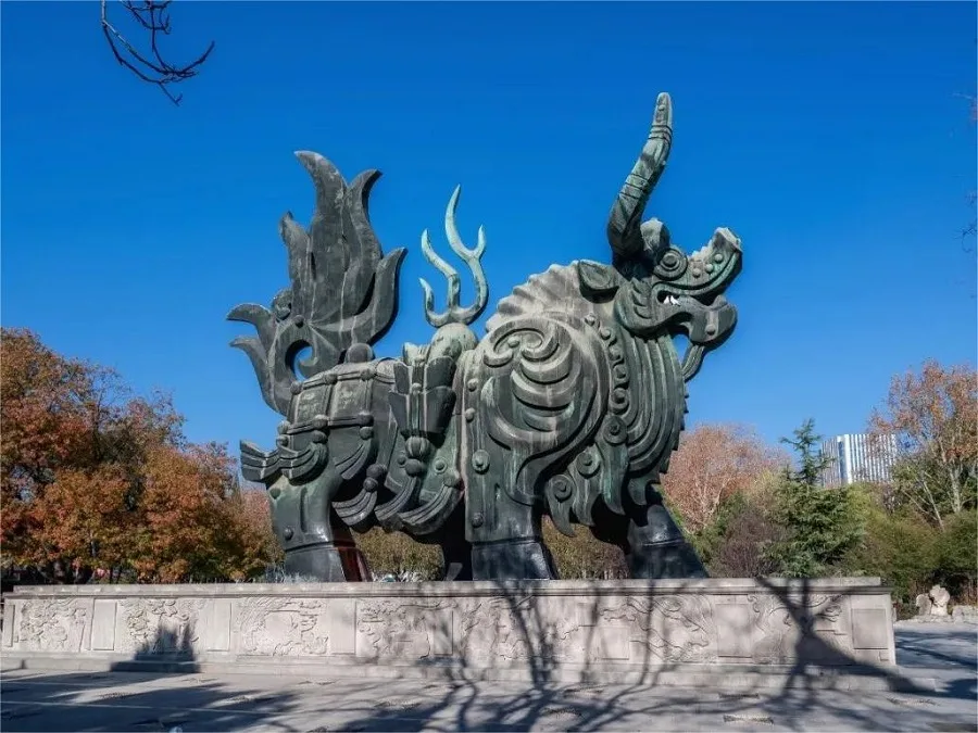 Golden-Bull-Mountain-in-jinan-zoo-jpg Golden-Bull-Mountain-in-jinan-zoo-jpg