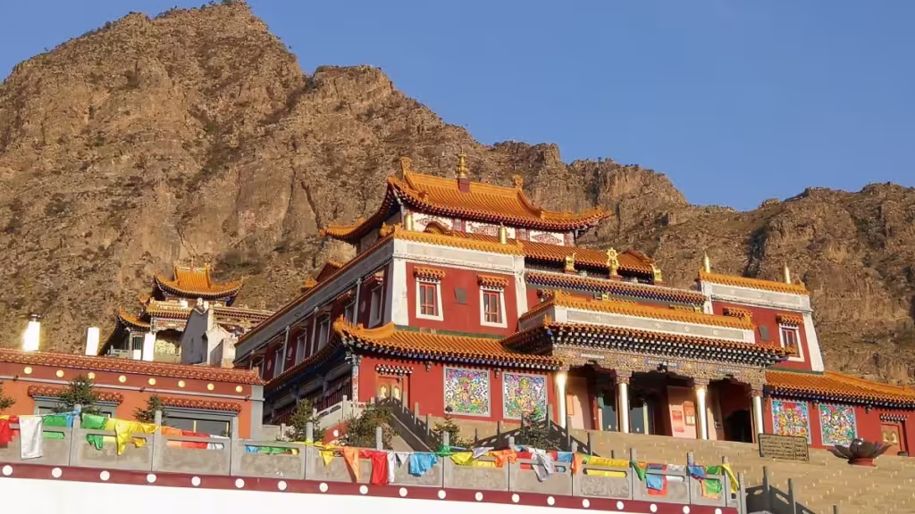 Guangzong-Temple-The-Most-Prestigious-Temple-in-Inner-Mongolia-1024x576.avif_-3
