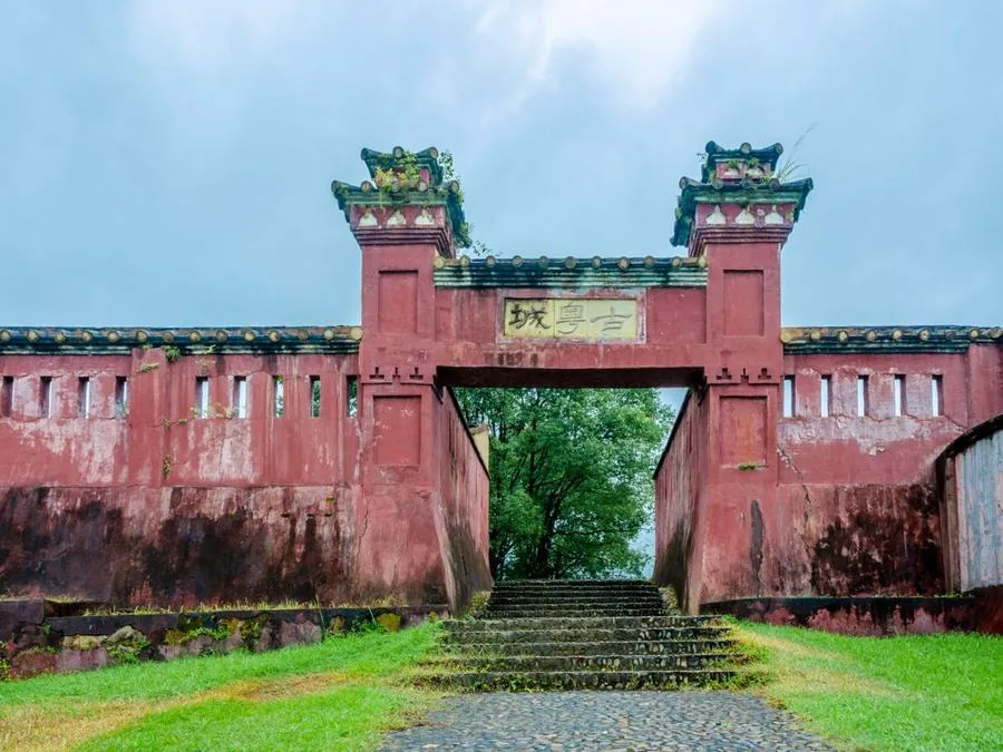 Han-Dynasty-City-Ruins-in-Mount-Wuyi-jpg Han-Dynasty-City-Ruins-in-Mount-Wuyi-jpg