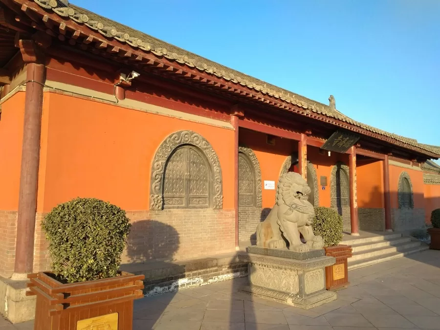 Heavenly-kings-hall-in-lingji-temple-jpg Heavenly-kings-hall-in-lingji-temple-jpg
