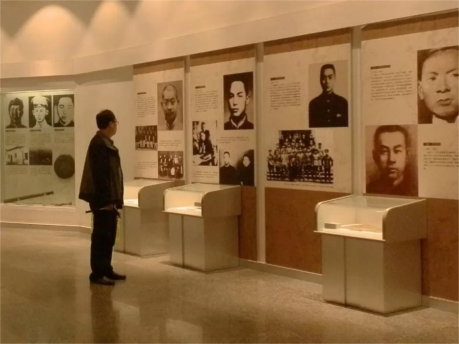 Jingchus-Century-of-Outstanding-Figures-in-hubei-provincial-museum-jpg Jingchus-Century-of-Outstanding-Figures-in-hubei-provincial-museum-jpg