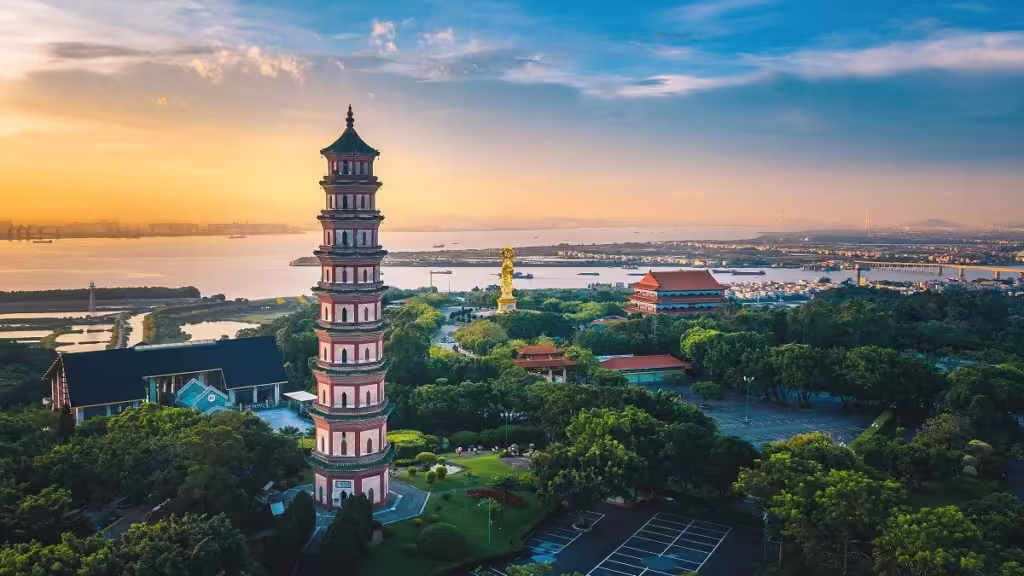 Lotus-Mountain-guangzhou-1024x576.avif_-5
