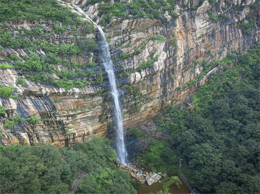 Lu-Cliff-Waterfall-in-Taishi-Mountain-jpg Lu-Cliff-Waterfall-in-Taishi-Mountain-jpg