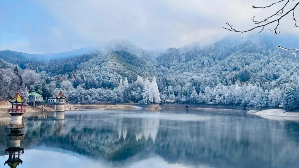 Lulin-Lake-on-Mount-Lu-1024x576-2