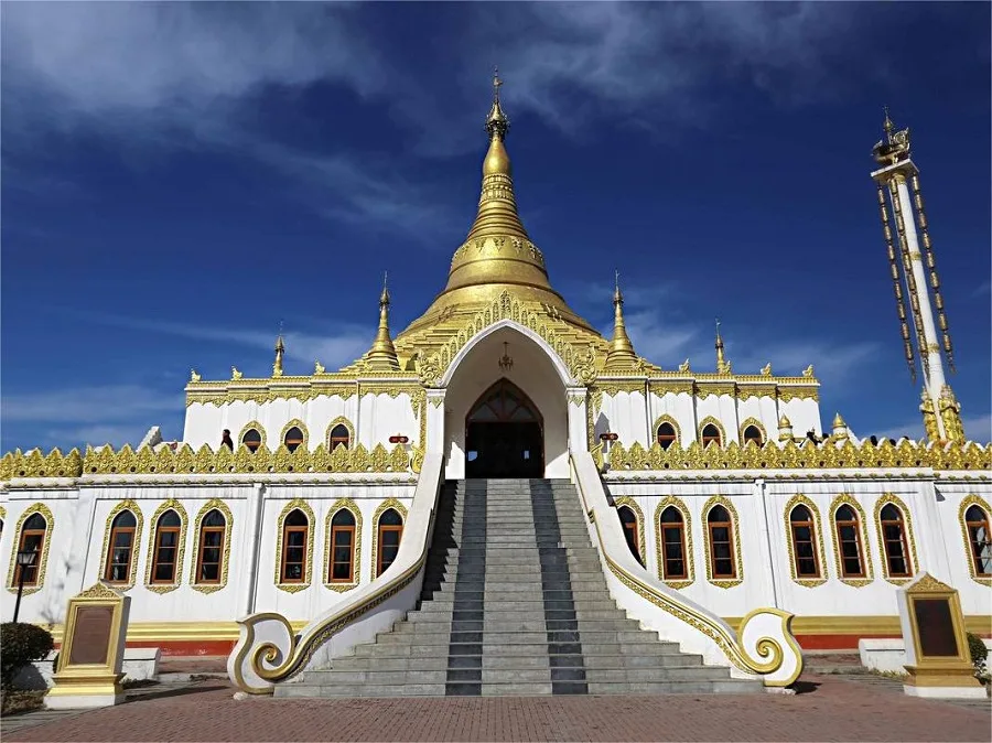 Myanmar-pagoda-garden-in-white-horse-temple-jpg Myanmar-pagoda-garden-in-white-horse-temple-jpg