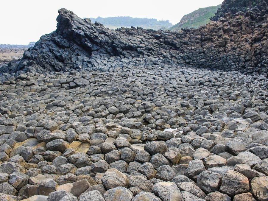 Niutoushan-Ancient-Volcano-Crater-in-Volcano-island-zhangzhou Niutoushan-Ancient-Volcano-Crater-in-Volcano-island-zhangzhou