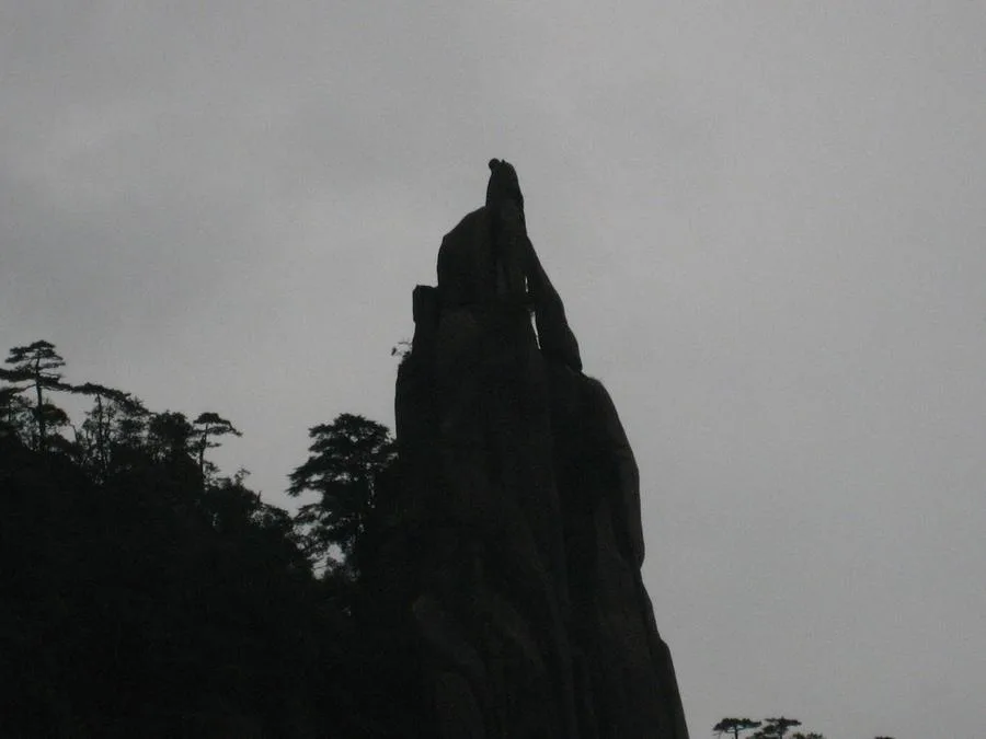 Old-Taoist-Bows-to-the-Moon-in-sanqing-mountain-jpg Old-Taoist-Bows-to-the-Moon-in-sanqing-mountain-jpg