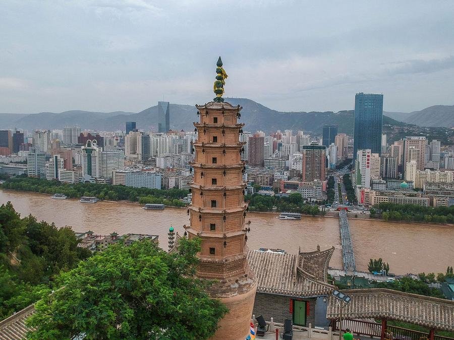 Panoramic-View-of-Lanzhou-in-white-pagoda-park Panoramic-View-of-Lanzhou-in-white-pagoda-park