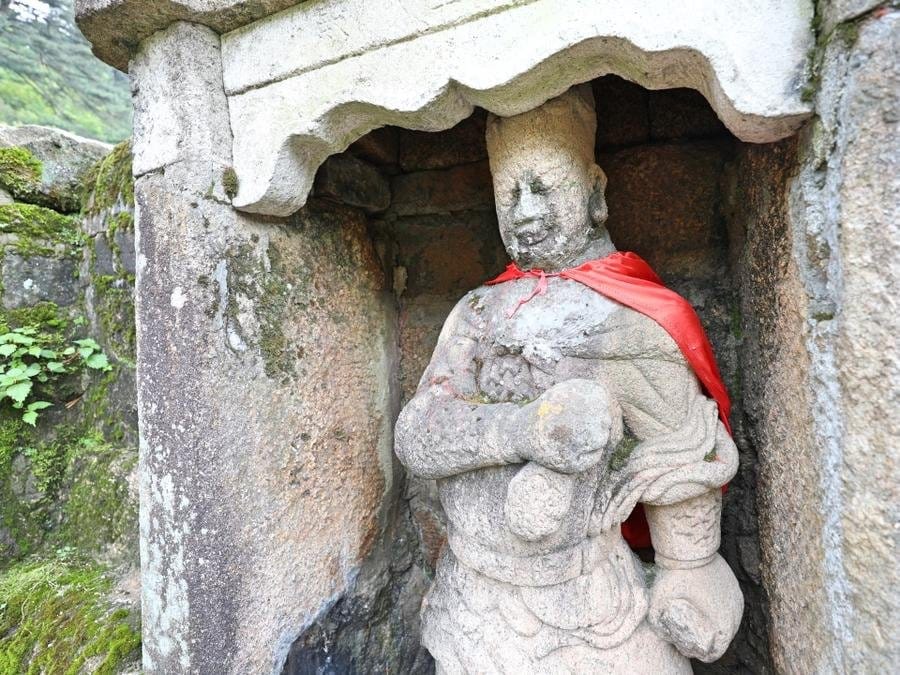 Rock-Wall-Sculptures-in-sanqing-mountain Rock-Wall-Sculptures-in-sanqing-mountain