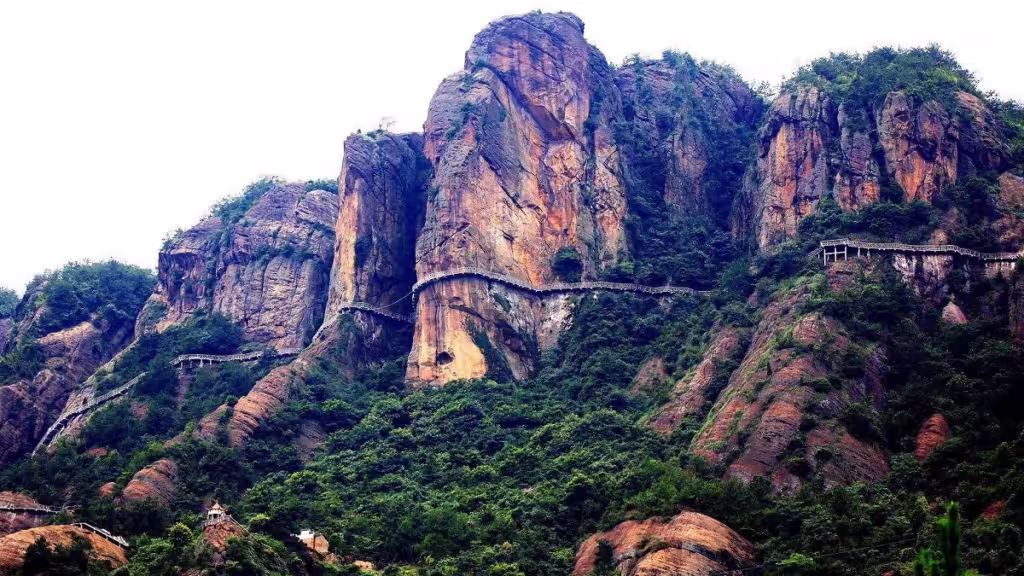 Shiniuzhai-National-Geological-Park-Hunan-1024x576.avif_-1