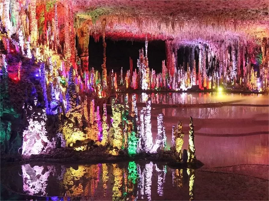 Stalactite-Grottos-in-jinfo-mountain-jpg Stalactite-Grottos-in-jinfo-mountain-jpg