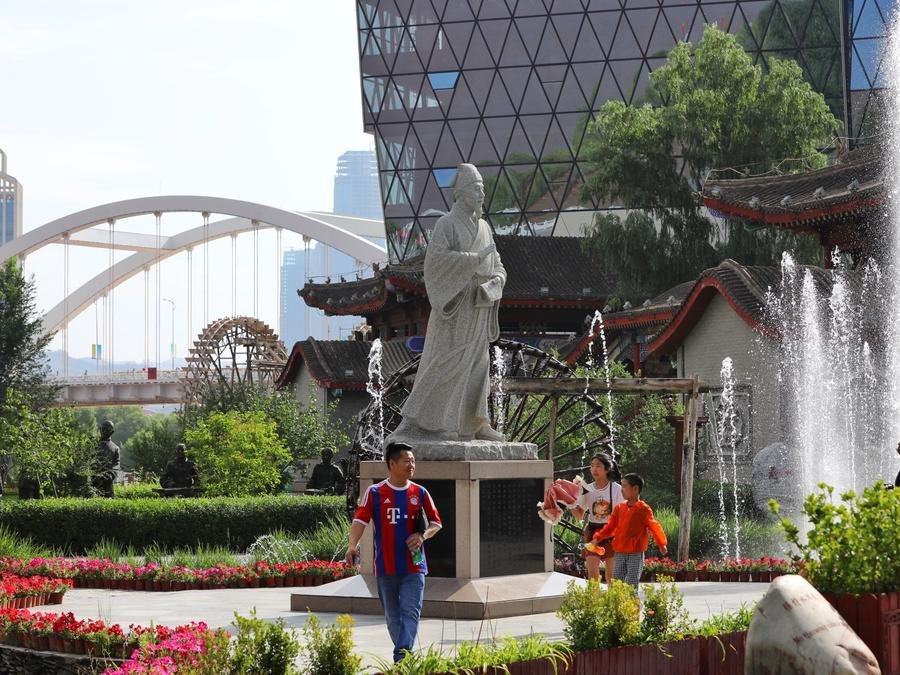 Statue-of-Duan-Xu-in-waterwheel-expo-garden Statue-of-Duan-Xu-in-waterwheel-expo-garden