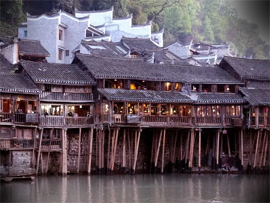 Traditional-Stilt-Houses-in-lugu-lake-jpg Traditional-Stilt-Houses-in-lugu-lake-jpg