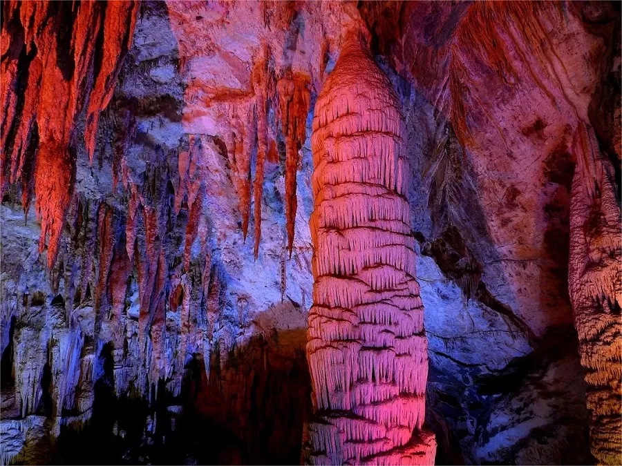 Various-Stalactites-and-Stalagmites-in-furong-cave-jpg-1 Various-Stalactites-and-Stalagmites-in-furong-cave-jpg-1