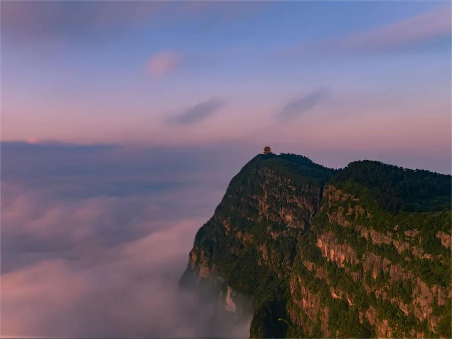 Wanfo-Summit-in-mount-emei-jpg Wanfo-Summit-in-mount-emei-jpg