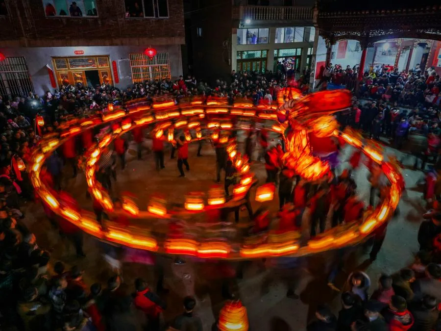 Wuyuan-Board-Dragon-Lantern-in-jiangwan-scenic-area-jpg Wuyuan-Board-Dragon-Lantern-in-jiangwan-scenic-area-jpg