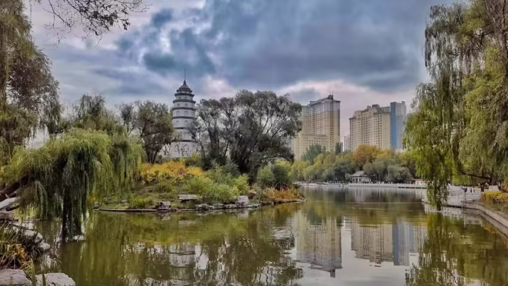 Xining-Peoples-Park-THe-Largest-Park-in-the-City-1024x576.avif_-3