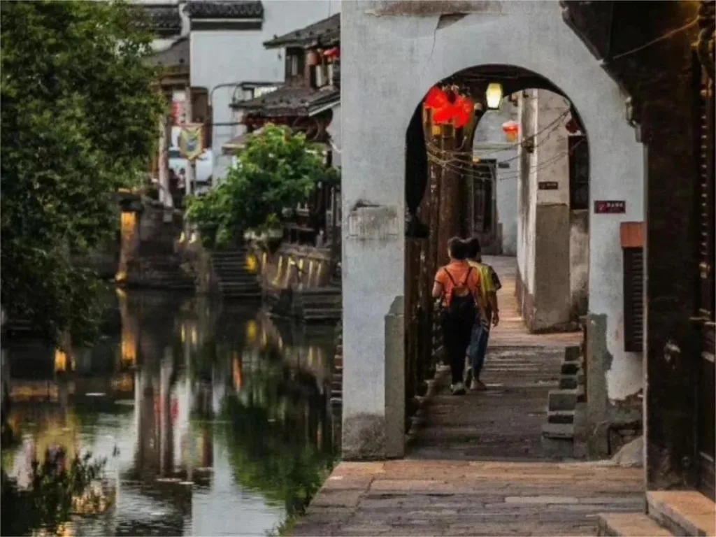 ancient-bridges-and-streets-in-xinshi-ancient-town-1024x768-1 ancient-bridges-and-streets-in-xinshi-ancient-town-1024x768-1