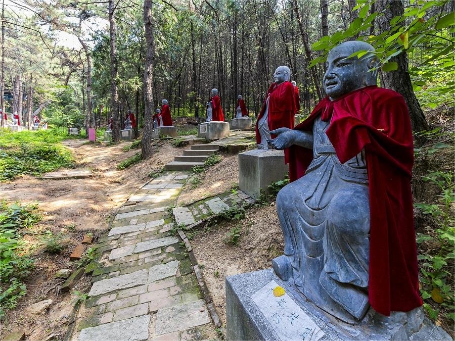 ancient-buddhist-relics-in-hongluo-temple ancient-buddhist-relics-in-hongluo-temple
