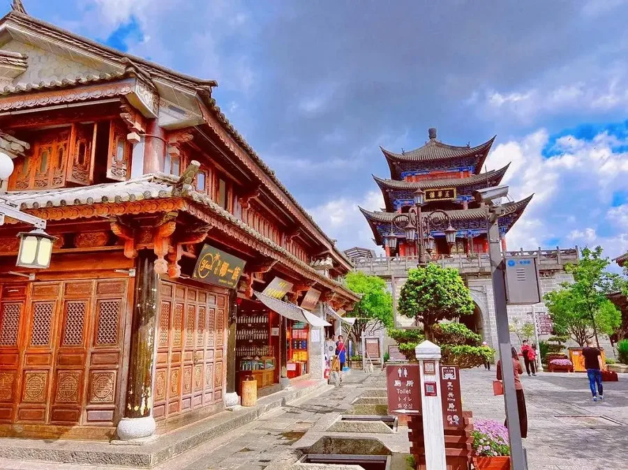 ancient-city-of-dali-near-erhai-lake-jpg ancient-city-of-dali-near-erhai-lake-jpg