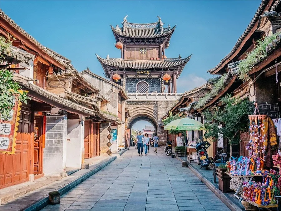 ancient-city-walls-gates-and-towers-in-weishan-old-town-jpg ancient-city-walls-gates-and-towers-in-weishan-old-town-jpg