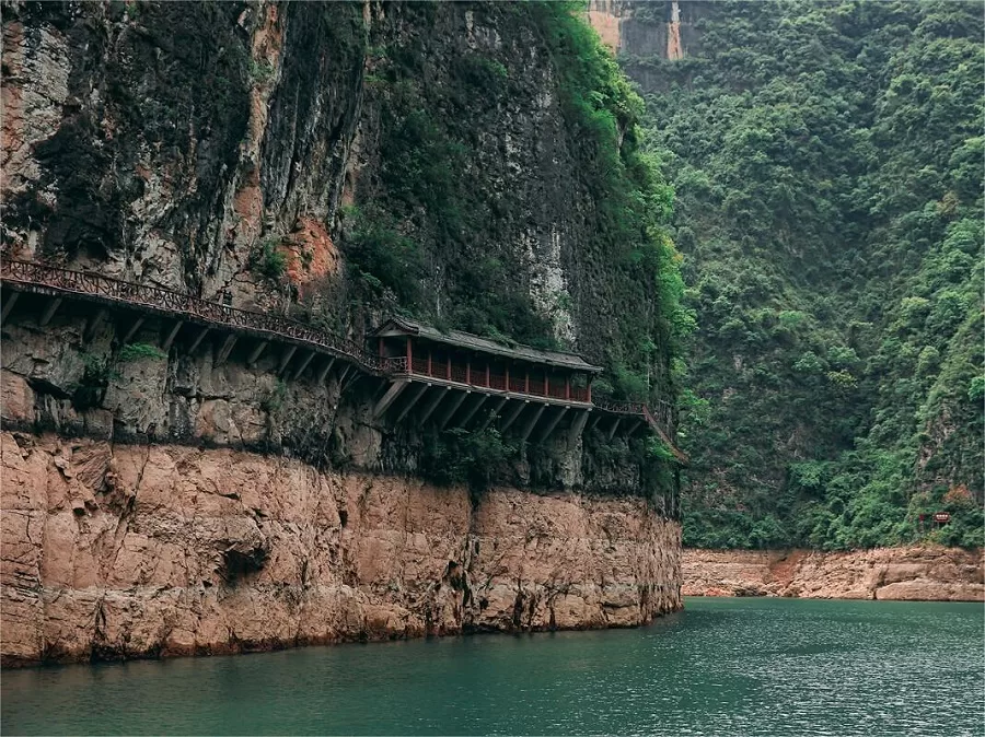 ancient-plank-relics-in-three-little-gorges-jpg-1 ancient-plank-relics-in-three-little-gorges-jpg-1