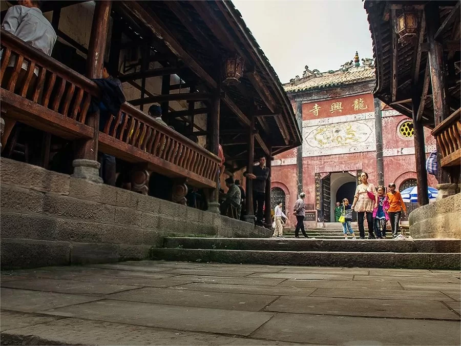 ancient-village-mansions-in-zhognshan-ancient-town-jpg ancient-village-mansions-in-zhognshan-ancient-town-jpg