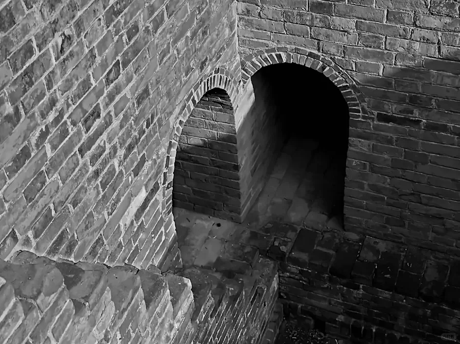 armory-caves-in-jingzhou-ancient-city-wall-jpg armory-caves-in-jingzhou-ancient-city-wall-jpg