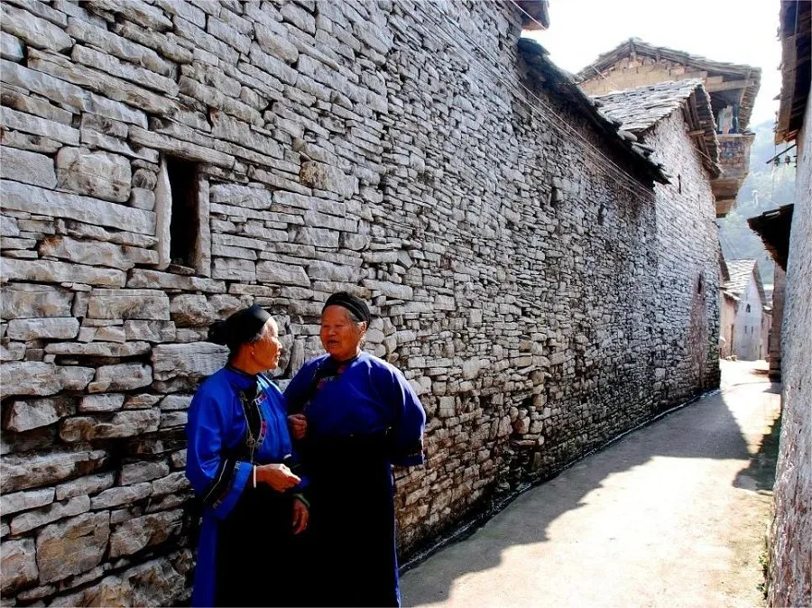 attir-and-language-in-tianlong-ancient-castle-jpg attir-and-language-in-tianlong-ancient-castle-jpg