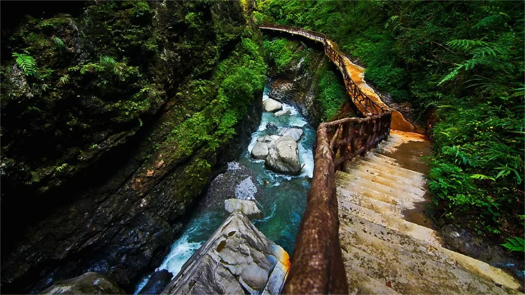attractions-in-luyuanping-canyon-1024x576-1 attractions-in-luyuanping-canyon-1024x576-1