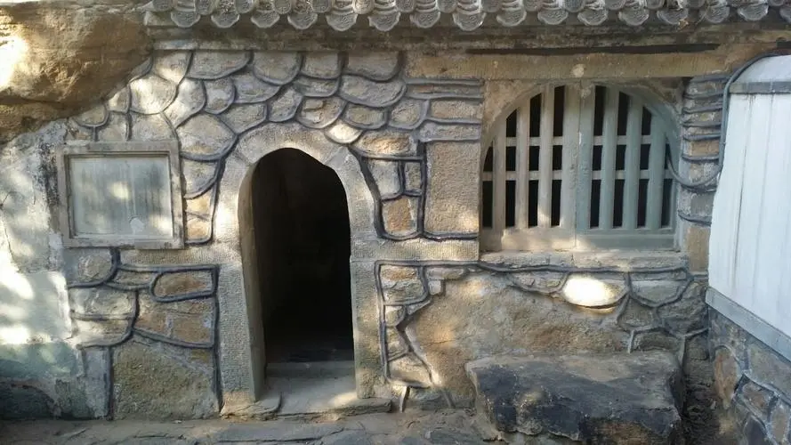 baozhu-temple-in-badachu-park baozhu-temple-in-badachu-park