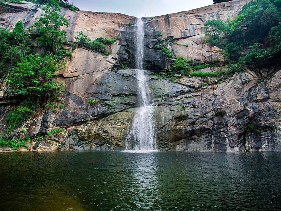 black-dragon-pool-in-huagnhuacheng-water-great-wall black-dragon-pool-in-huagnhuacheng-water-great-wall