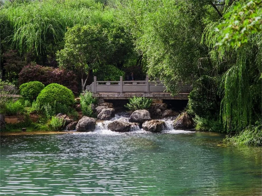 black-dragon-pool-park-lijiang-3-jpg black-dragon-pool-park-lijiang-3-jpg