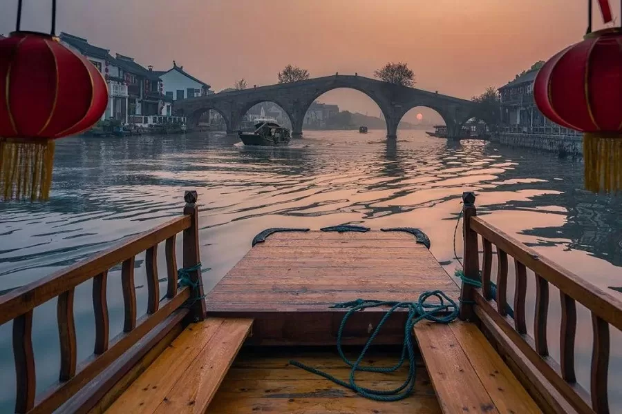 boat-ride-in-zhujiajiao-jpeg boat-ride-in-zhujiajiao-jpeg