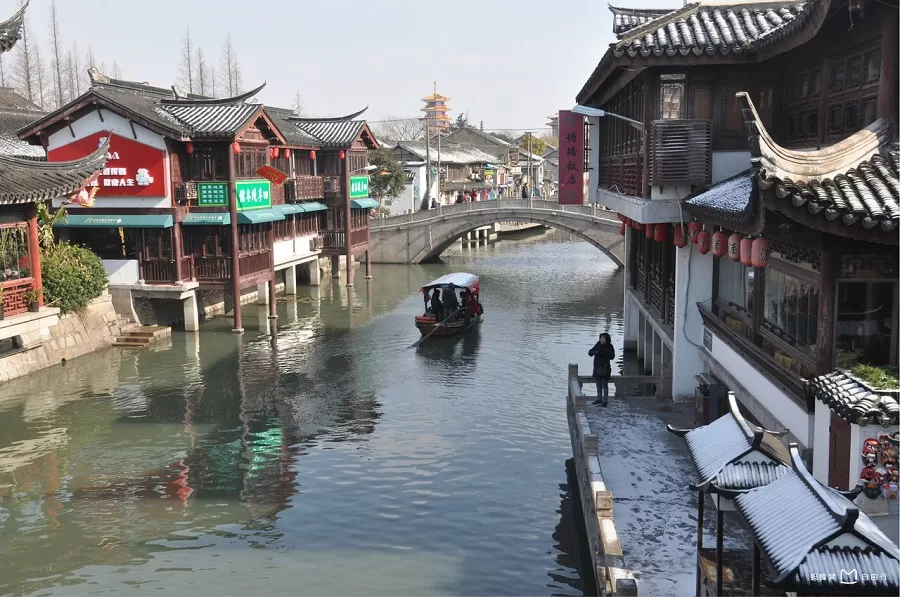 bridges-and-cannal-in-qibao-ancient-town-jpg bridges-and-cannal-in-qibao-ancient-town-jpg