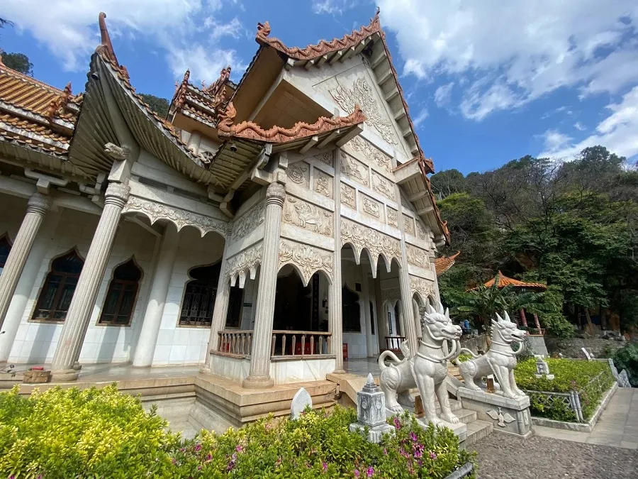 bronze-buddha-hall-in-yuantong-temple-kunming-jpg bronze-buddha-hall-in-yuantong-temple-kunming-jpg