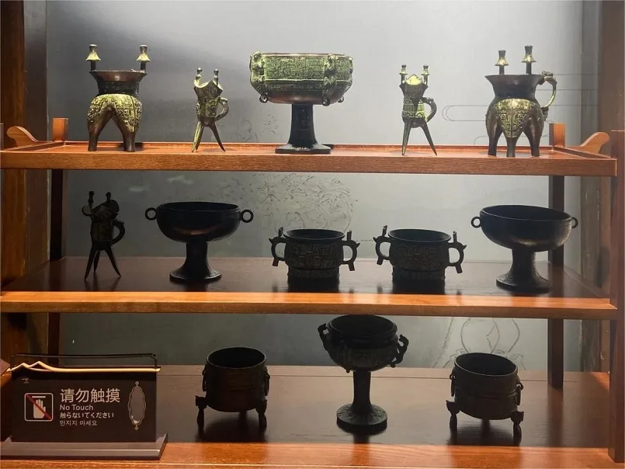 bronze-gallery-in-Chinese-wine-culture-museum-xitang-jpg bronze-gallery-in-Chinese-wine-culture-museum-xitang-jpg