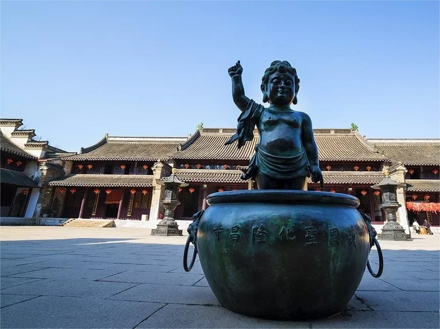 bronze-hall-in-longchang-temple-jpg bronze-hall-in-longchang-temple-jpg