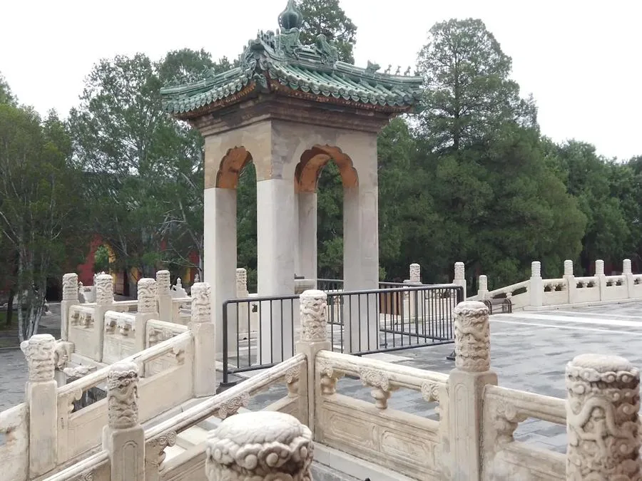 bronze-man-pavilion-in-temple-of-heaven-jpg bronze-man-pavilion-in-temple-of-heaven-jpg