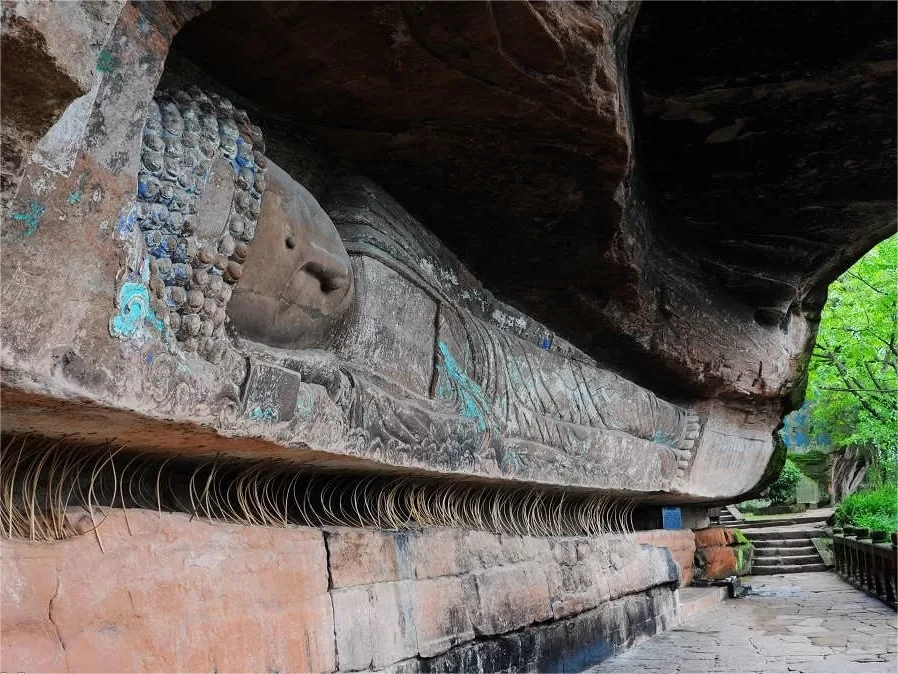 buddha-statues-in-diaoyu-fortress-jpg buddha-statues-in-diaoyu-fortress-jpg