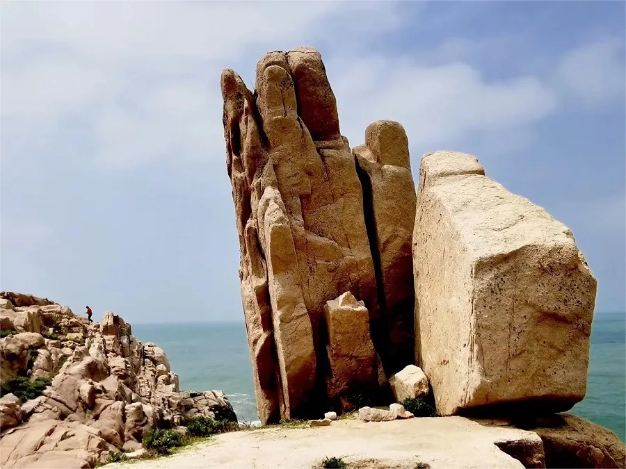 buddhas-hand-rock-on-huaniao-island-jpg buddhas-hand-rock-on-huaniao-island-jpg