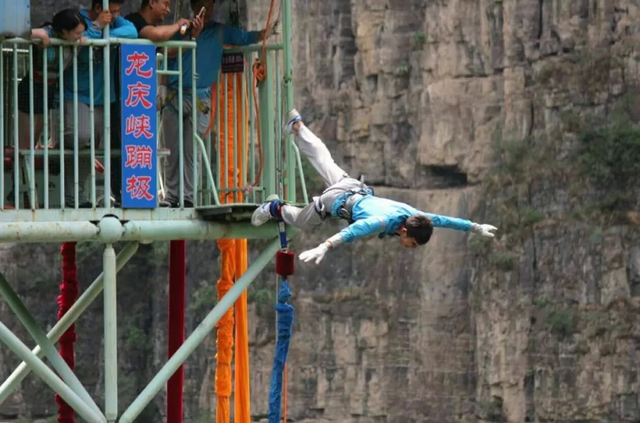 bungee-jump-in-longqing-gorge-jpeg bungee-jump-in-longqing-gorge-jpeg