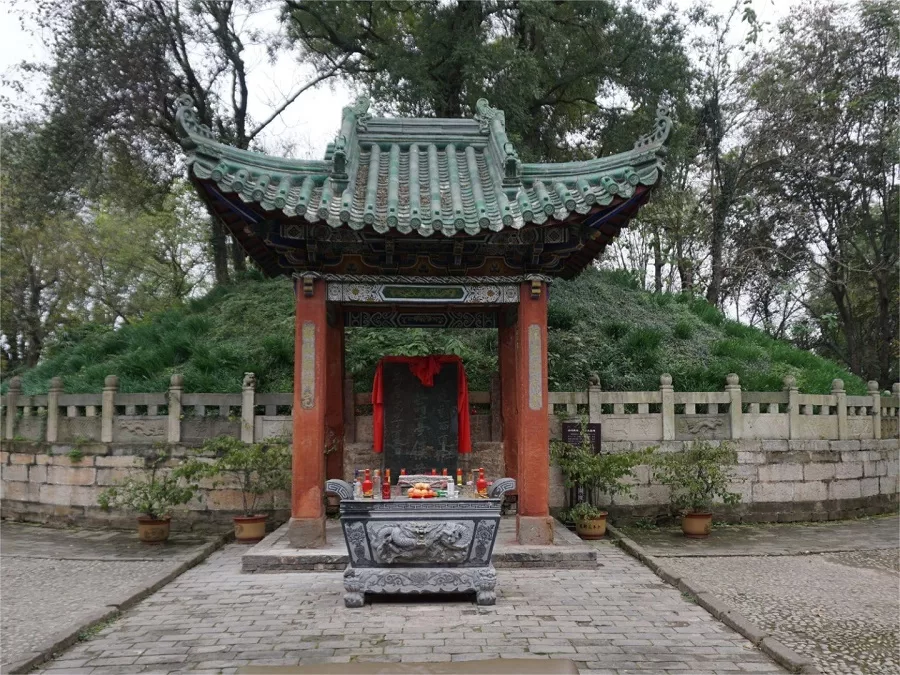 burial-mound-of-guanling-temple-jpg burial-mound-of-guanling-temple-jpg