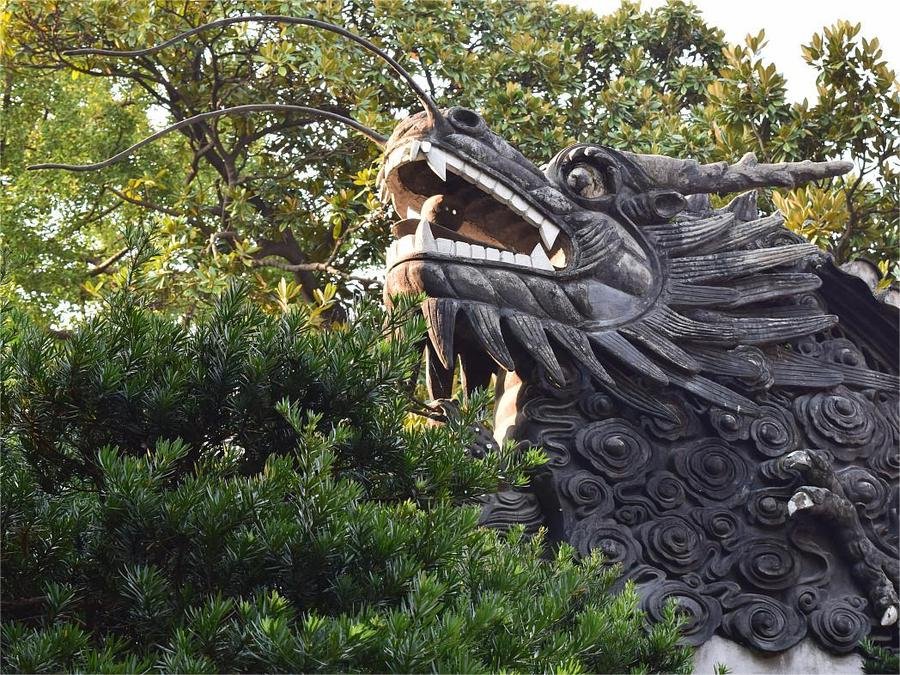 carvings-in-yuyuan-garden-1 carvings-in-yuyuan-garden-1