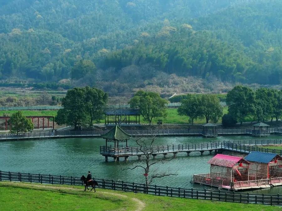 changchun-lake-scenic-area-in-meiling-national-forest-park changchun-lake-scenic-area-in-meiling-national-forest-park